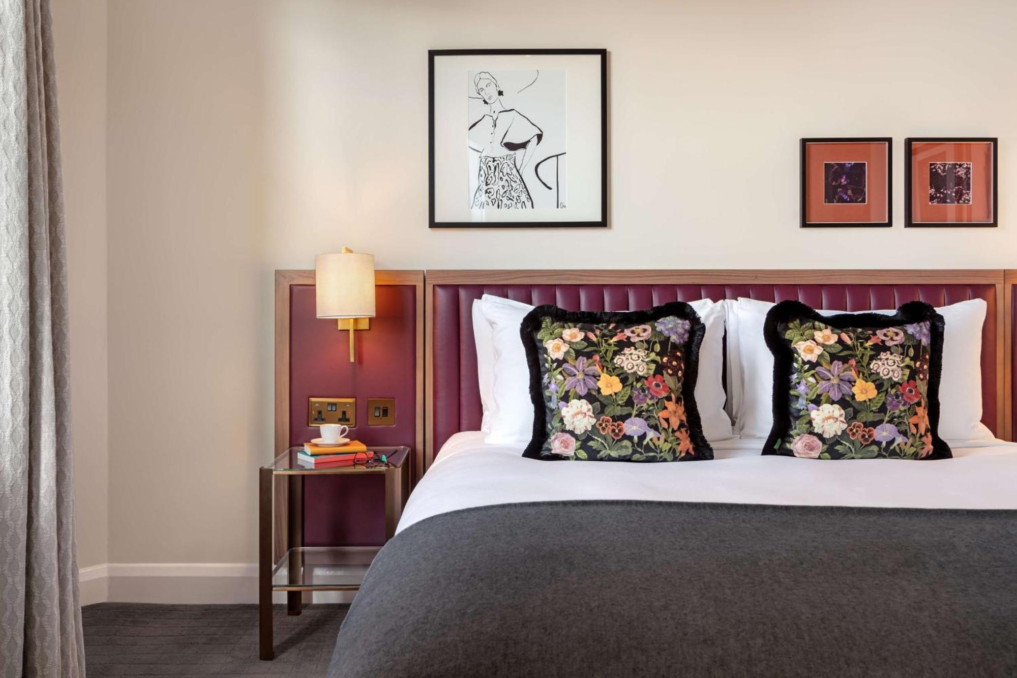 The May Fair, A Radisson Collection Hotel, Mayfair Londýn Exteriér fotografie A bedroom at The Standard London