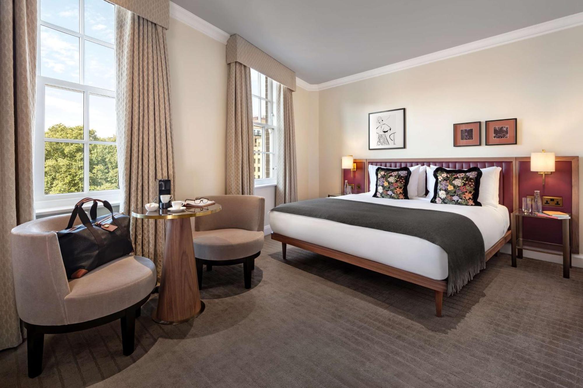 The May Fair, A Radisson Collection Hotel, Mayfair Londýn Exteriér fotografie A bedroom at The Mitre